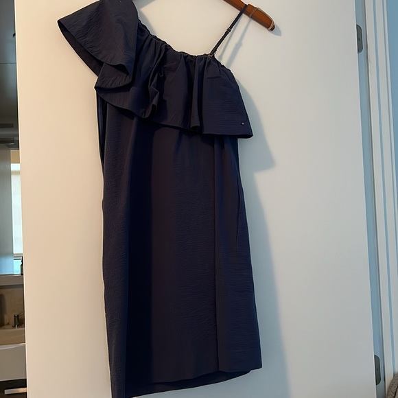 ✨HP✨ Cuyana Seersucker One Shoulder Ruffle Dress Navy - Picture 5 of 7